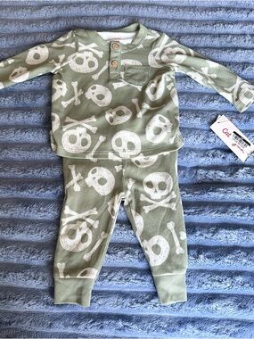 Cat & Jack Sage Green Skull & Bones 2-Piece Pajama Set